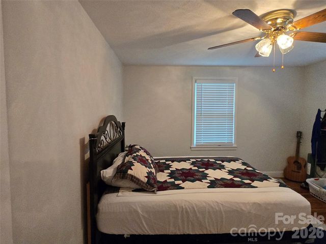 1326 26th Street SW, Hickory, NC 28602