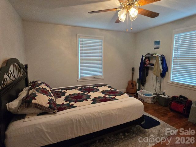 1326 26th Street SW, Hickory, NC 28602