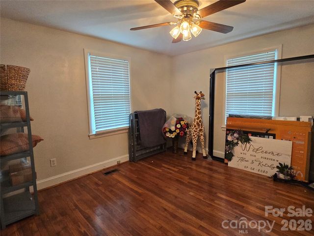 1326 26th Street SW, Hickory, NC 28602