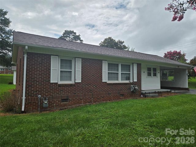 1326 26th Street SW, Hickory, NC 28602