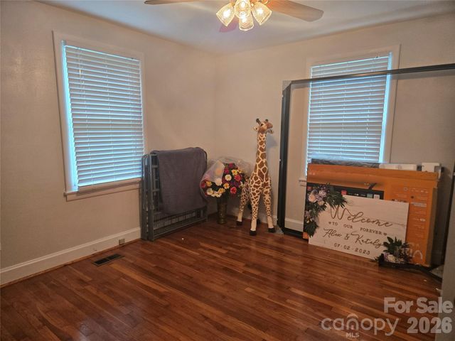 1326 26th Street SW, Hickory, NC 28602