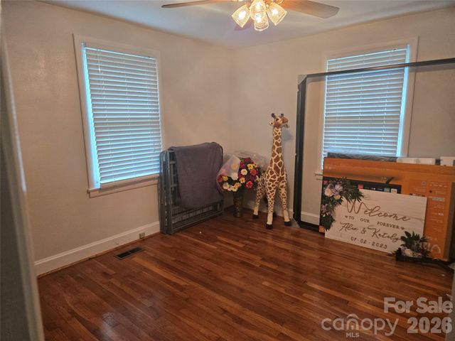 1326 26th Street SW, Hickory, NC 28602