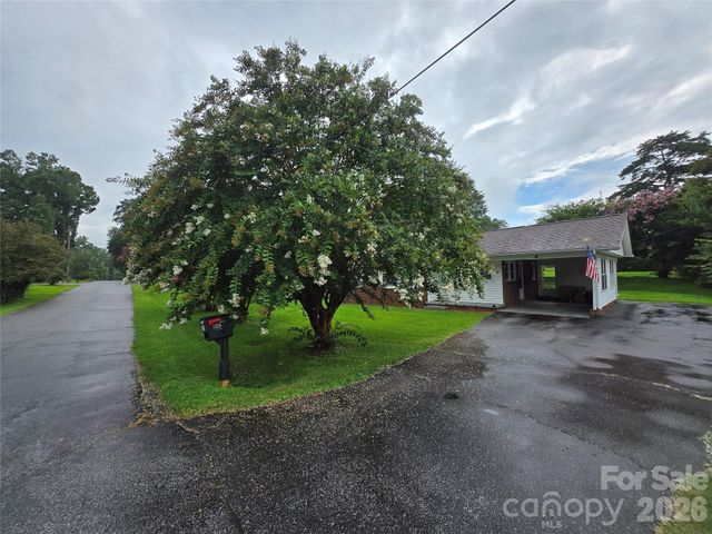 1326 26th Street SW, Hickory, NC 28602