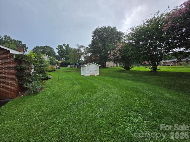 1326 26th Street SW, Hickory, NC 28602