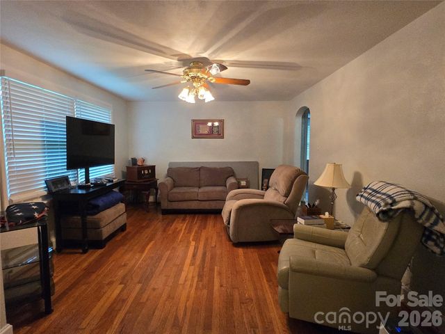 1326 26th Street SW, Hickory, NC 28602