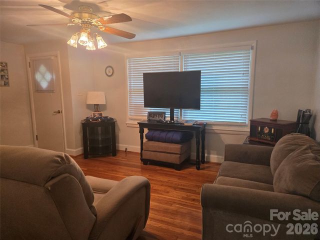 1326 26th Street SW, Hickory, NC 28602