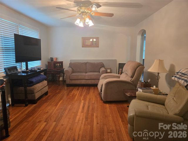 1326 26th Street SW, Hickory, NC 28602