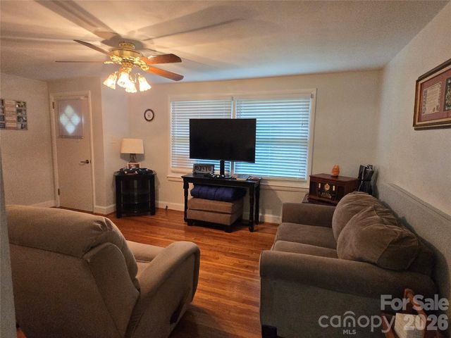 1326 26th Street SW, Hickory, NC 28602