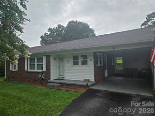 1326 26th Street SW, Hickory, NC 28602