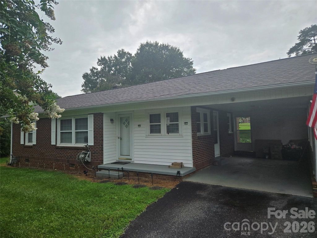 1326 26th Street SW, Hickory, NC 28602