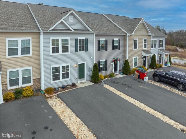 107 LOBLOLLY DR, Bunker Hill, WV 25413