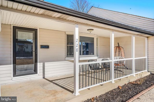 228 NICHOLSON RD, Mount Ephraim, NJ 08059