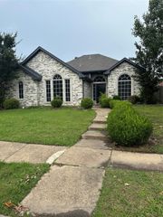 2604 Crystal Falls Drive, Mesquite, TX 75181