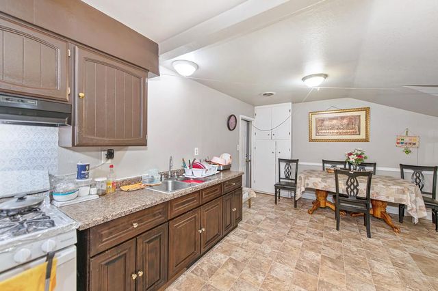 400 Leitch Ave, Sacramento, CA 95815