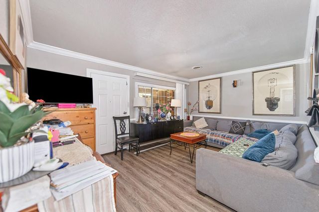 400 Leitch Ave, Sacramento, CA 95815