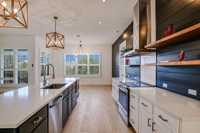 935 Wesley Ridge DR, Spicewood, TX 78669