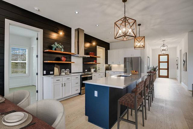 935 Wesley Ridge DR, Spicewood, TX 78669