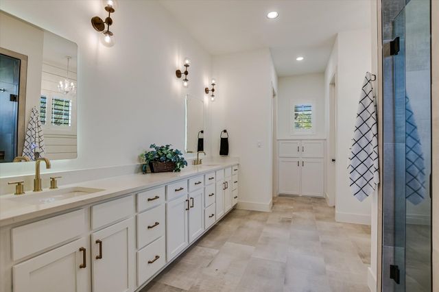 935 Wesley Ridge DR, Spicewood, TX 78669