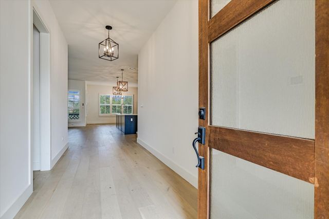 935 Wesley Ridge DR, Spicewood, TX 78669