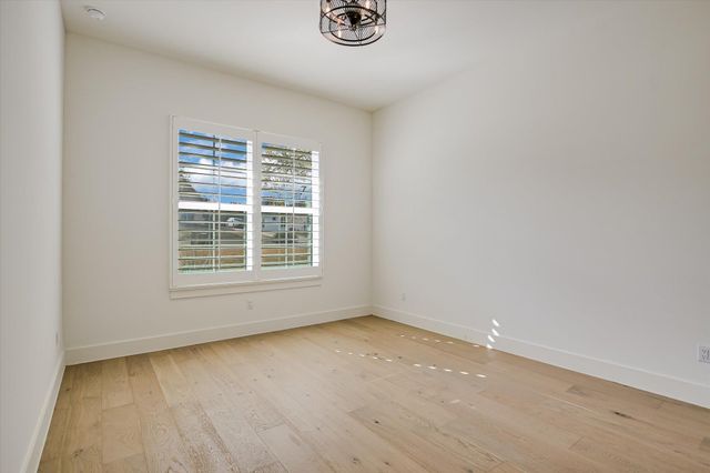 935 Wesley Ridge DR, Spicewood, TX 78669