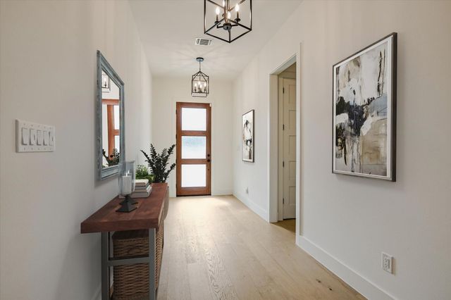 935 Wesley Ridge DR, Spicewood, TX 78669