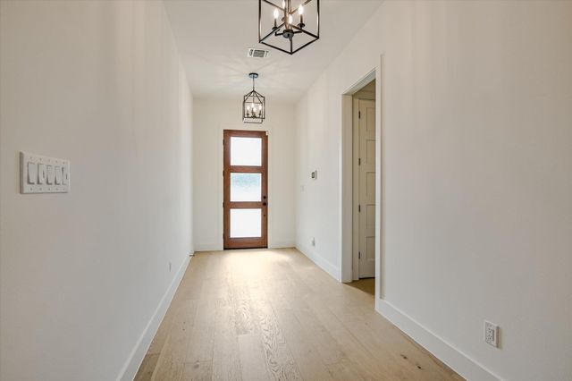 935 Wesley Ridge DR, Spicewood, TX 78669