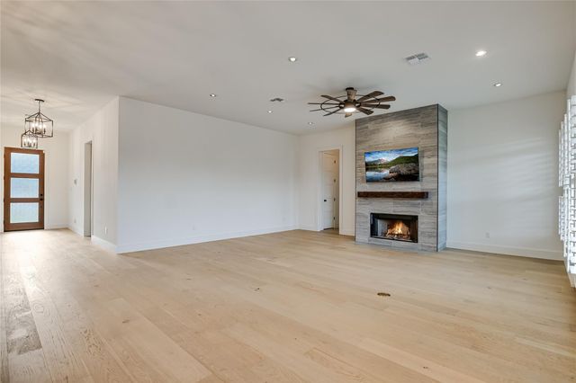 935 Wesley Ridge DR, Spicewood, TX 78669