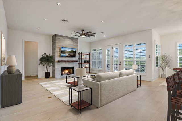 935 Wesley Ridge DR, Spicewood, TX 78669