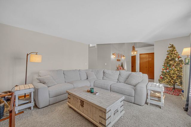 608 Sunflower Lane, Dyer, IN 46311