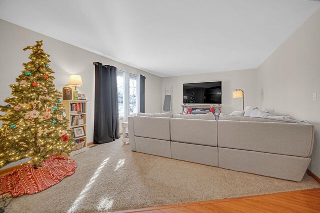 608 Sunflower Lane, Dyer, IN 46311