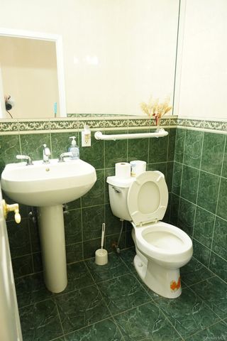 111 Fulton Avenue, Garden City Park, NY 11040