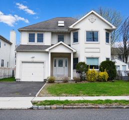 111 Fulton Avenue, Garden City Park, NY 11040
