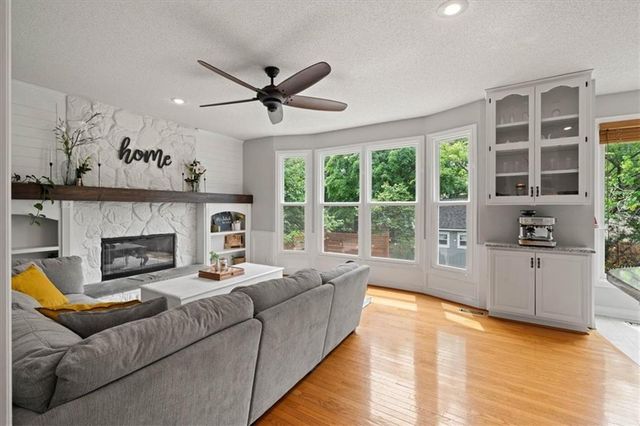 8501 W 149th Terrace, Overland Park, KS 66223
