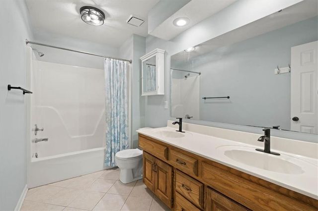 8501 W 149th Terrace, Overland Park, KS 66223