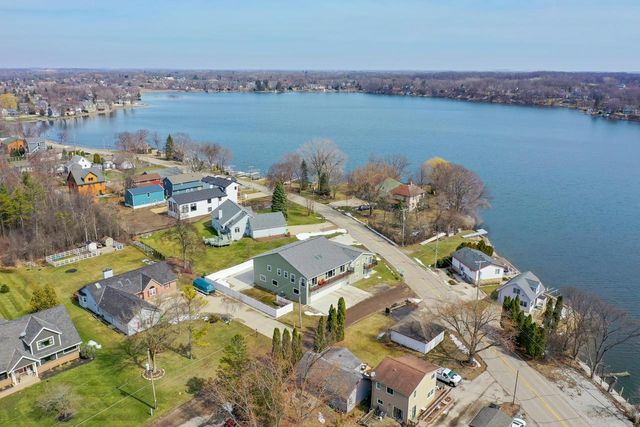 7134 N Tichigan ROAD, Waterford, WI 53185