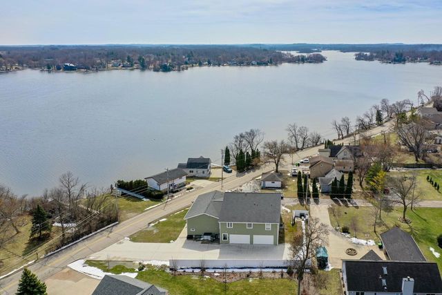 7134 N Tichigan ROAD, Waterford, WI 53185