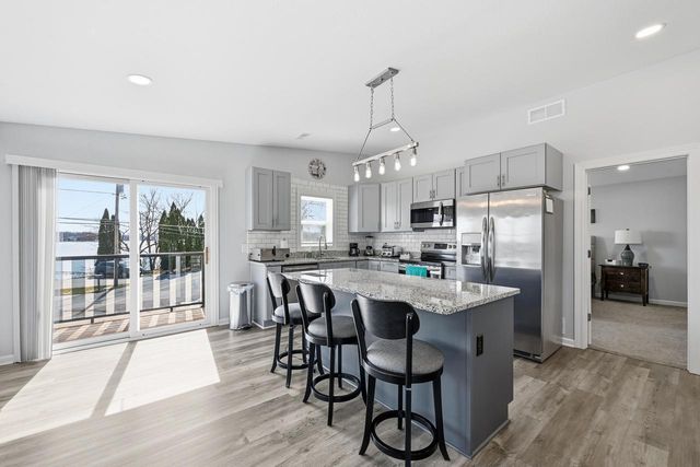 7134 N Tichigan ROAD, Waterford, WI 53185