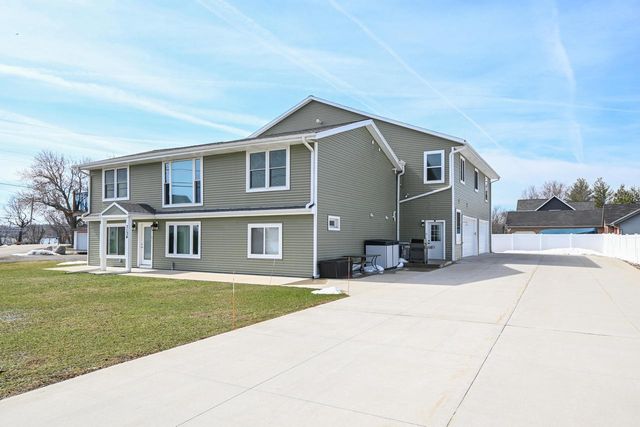 7134 N Tichigan ROAD, Waterford, WI 53185