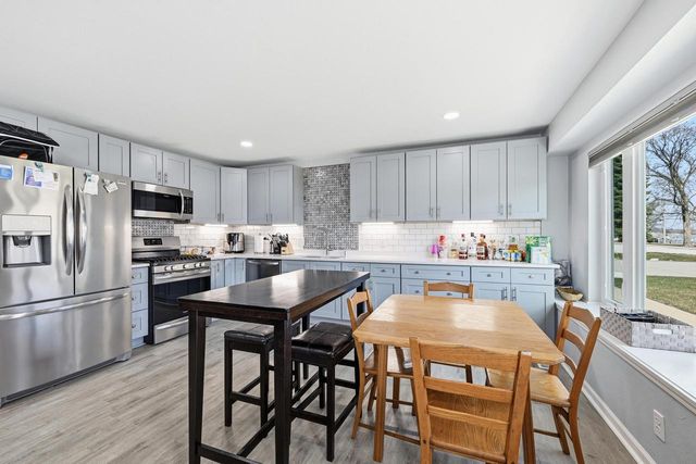 7134 N Tichigan ROAD, Waterford, WI 53185