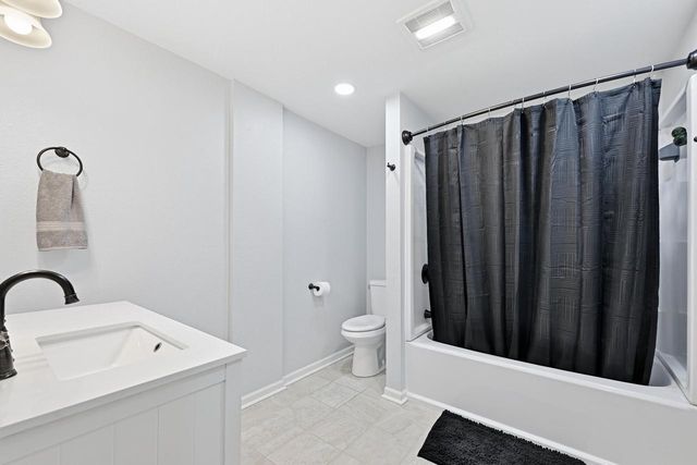 7134 N Tichigan ROAD, Waterford, WI 53185