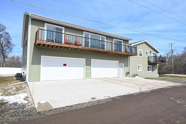 7134 N Tichigan ROAD, Waterford, WI 53185