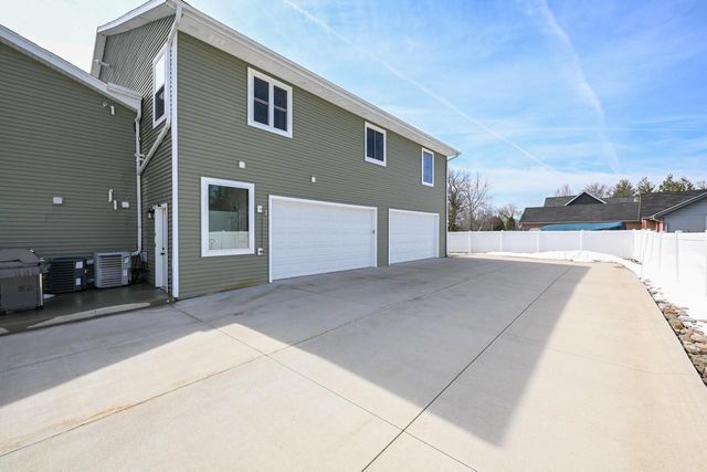 7134 N Tichigan ROAD, Waterford, WI 53185