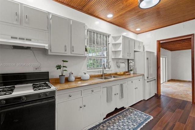 1879 SW 16th St, Miami, FL 33145