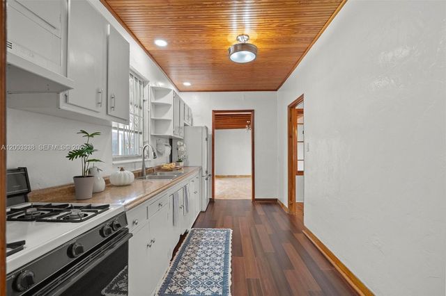 1879 SW 16th St, Miami, FL 33145