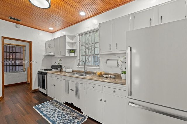 1879 SW 16th St, Miami, FL 33145