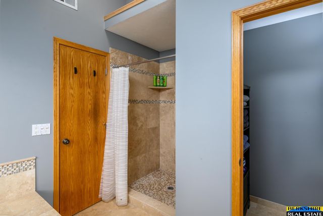 5127 N 137 Avenue, Omaha, NE 68164