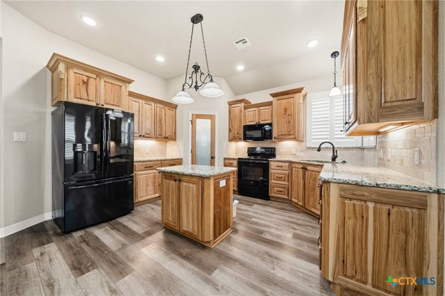 109 Northern Avenue, Gatesville, TX 76528