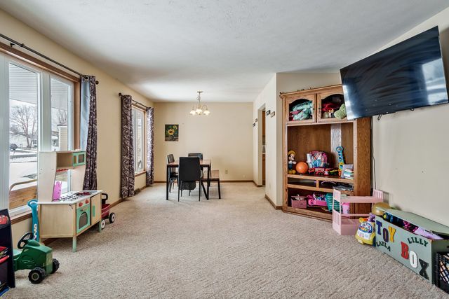 136 Harvest Glenn Drive, Davis Junction, IL 61020