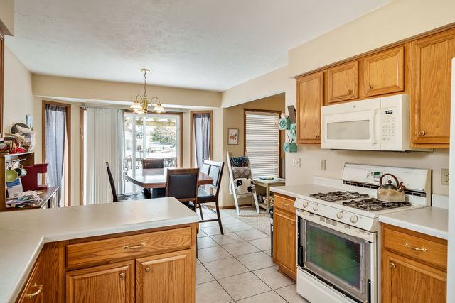 136 Harvest Glenn Drive, Davis Junction, IL 61020