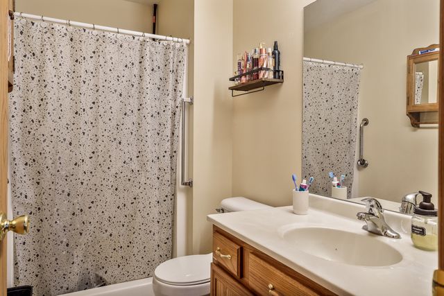 136 Harvest Glenn Drive, Davis Junction, IL 61020